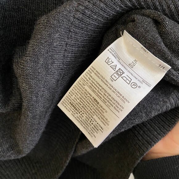 Men’s Banana Republic 100% Merino Extra‎ Fine Wool Gray V-neck Sweater XL - Picture 3 of 5